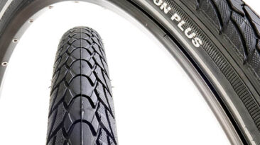 schwable-marathon-plus-smart-guard-reflective-tyre