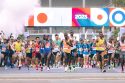 Kategori HM Jakarta Marathon 2023 melakukan start di Plaza Utara GBK. (Foto: IG @jakartamarathon)